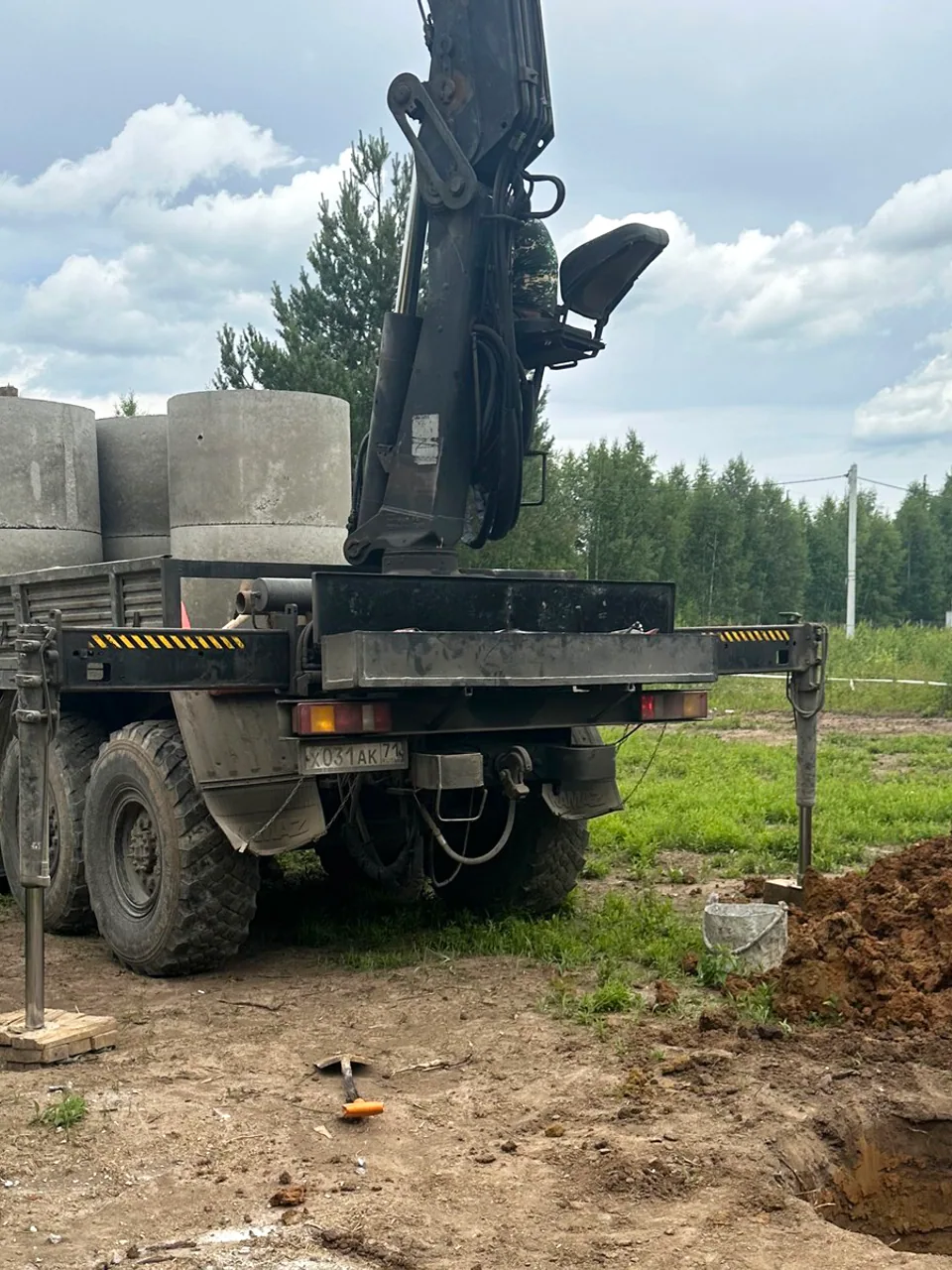 Монтаж питьевого колодца на 12 железобетонных колец в Заокском районе